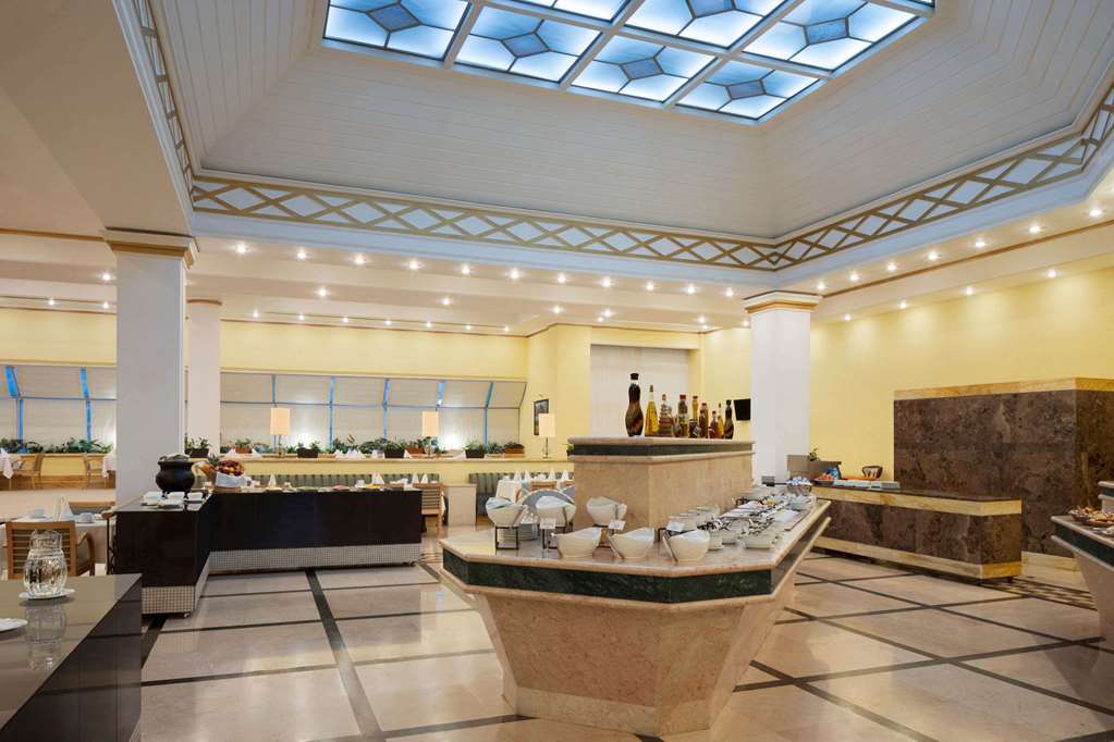 Ramada Plaza Astana Hotel المطعم الصورة